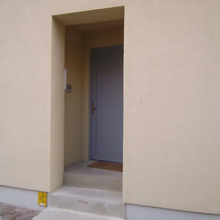 דירה Altstadt Mit Parkplatz שטראלסונד